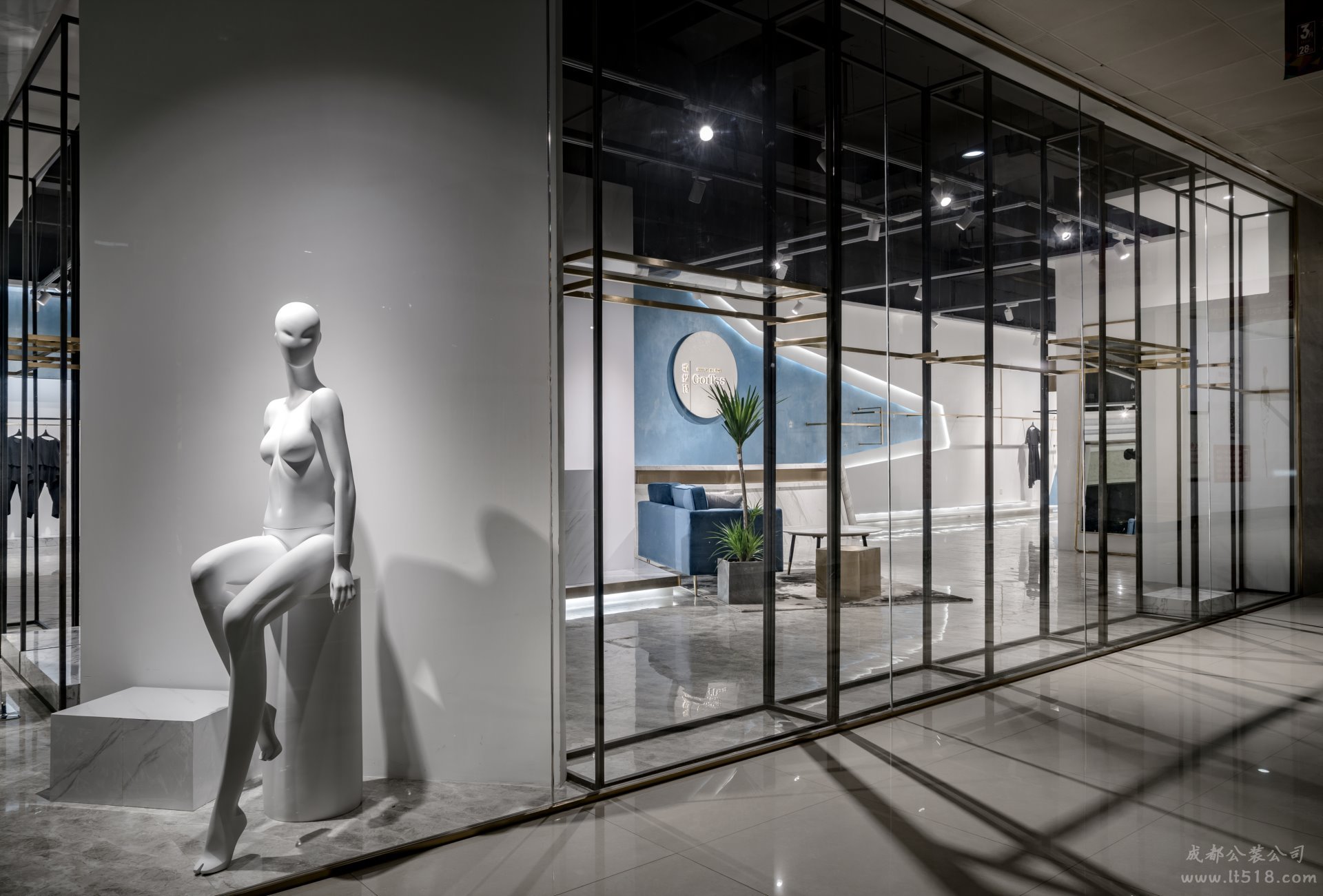 成都40平服裝店裝修如何設(shè)計(jì)呢？服裝店