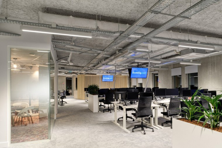 2000平工裝辦公室裝修設(shè)計(jì)效果圖欣賞