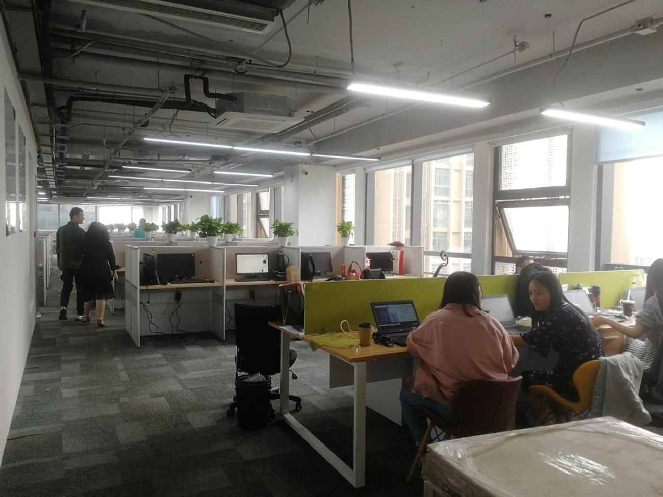 信鼎科技公司成都分公司辦公室裝修實(shí)景圖